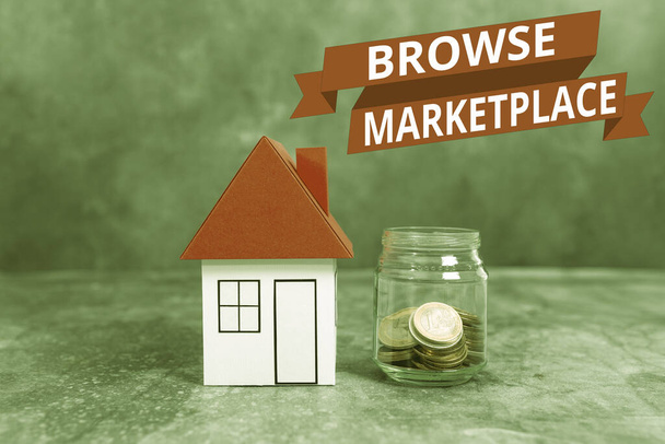 Konzeptionelle Anzeige Browse Marketplace. Konzeptfoto, das durch eine Reihe von Informationen auf dem Markt schaut Erstellen eines Immobilienvertrages zu verkaufen, zu präsentieren Haus-Verkauf-Deal - Foto, Bild