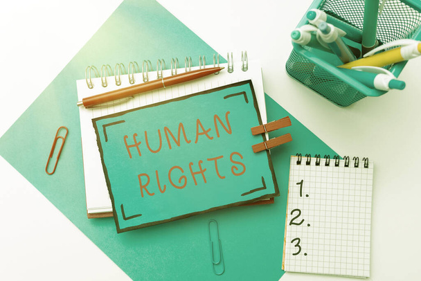 Käsitteellinen otsikko Ihmisoikeudet. Sana Kirjoitettu tasa taistelevat oikeuksiasi yksilöllisyys Värikäs Perpektiivinen positiivinen ajattelu Creative Ideat ja inspiraatiot - Valokuva, kuva