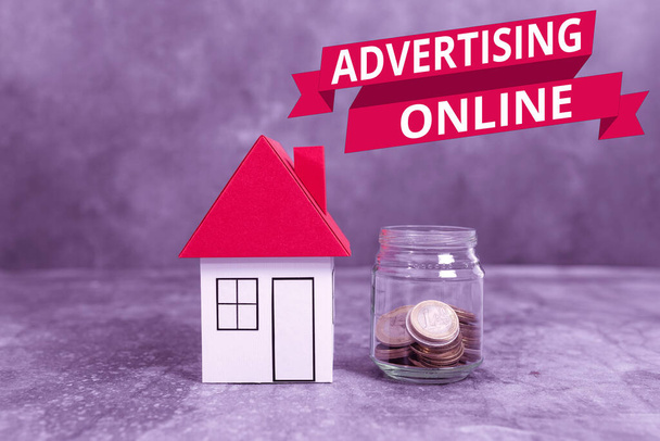 Κείμενο που δείχνει έμπνευση Διαφήμιση Online. Επιχειρηματική στρατηγική μάρκετινγκ ιδέα που περιλαμβάνει τη χρήση του Διαδικτύου Δημιουργία Συμβόλαιο Ακινήτων να πωλούν, Παρουσιάζοντας Σπίτι Πώληση Deal - Φωτογραφία, εικόνα