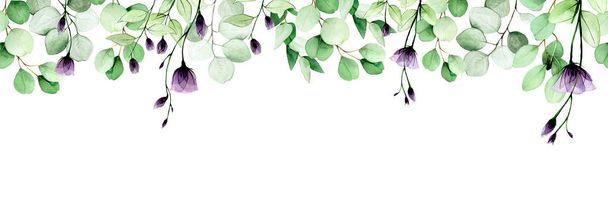 акварель бесшовная граница, рамка, баннер с эвкалиптовыми листьями и прозрачными полевыми цветами. зеленые листья эвкалипта и фиолетовые розы изолированы на отбеливаемом фоне - Фото, изображение