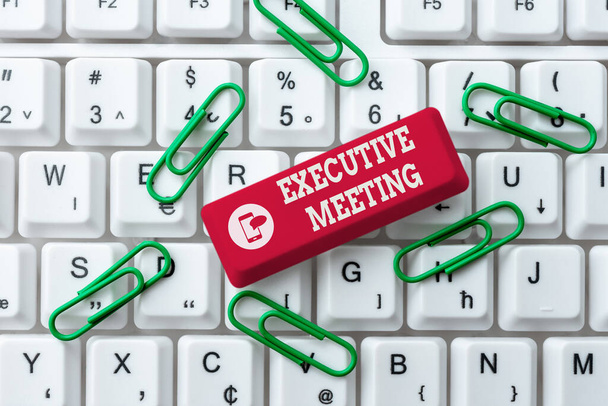 Sign displaying Executive Meeting. Internet Concept discuss a specific topic with boards and general members Abstract Typing New Spreadsheets, Organizing Filing Systems Concept - Foto, Imagen