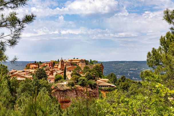Le village de Roussillon au Luberon, Provence, sud de la France - Photo, image