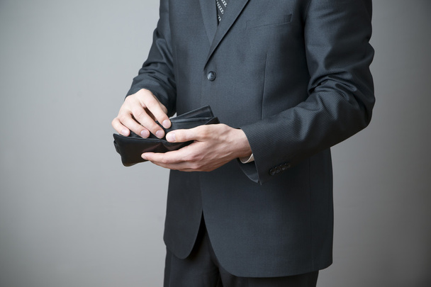 Businessman with empty purse in hands - Foto, Bild