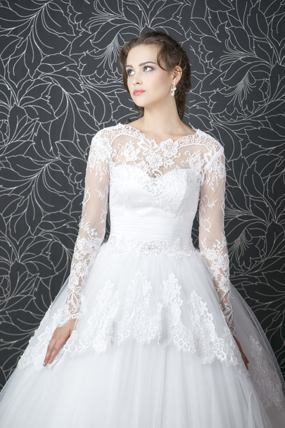 Beautiful woman in white wedding dress - Foto, Imagen