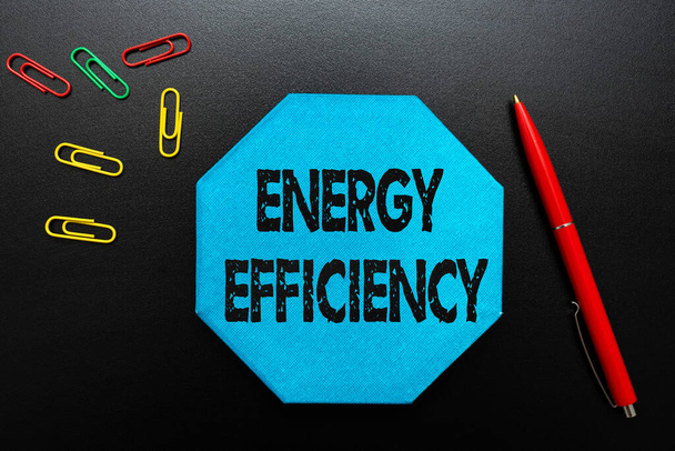 Writing displaying text Energy Efficiency. Business overview reduce the amount of energy required to provide product Thinking New Bright Ideas Renewing Creativity And Inspiration - Foto, imagen