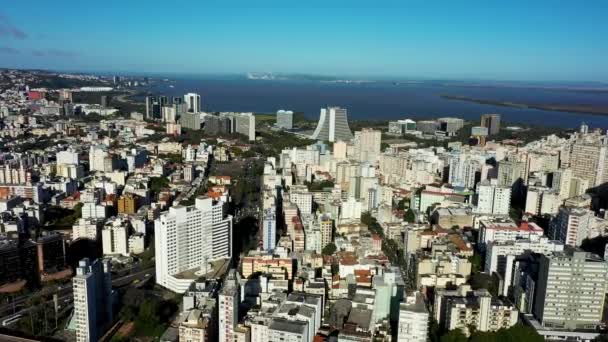 ブラジルのリオグランデ・ド・スル州ポルト・アレグレ市の街並み。ポルトアレグレ市の街並み,リオ・グランデ・ド・スル,ブラジル.ポルトアレグレ市の街並み,リオ・グランデ・ド・スル,ブラジル.ダウンタウンの風景. - 映像、動画