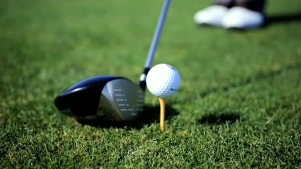 Ammattimainen golfaaja harjoittelee keinu
 - Materiaali, video
