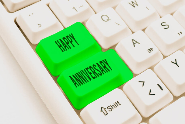 Writing displaying text Happy Anniversary. Conceptual photo The annually recurring date of a past event celebration Creating New Word Processing Program, Fixing Complicated Programming Codes - Foto, afbeelding