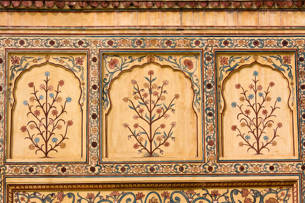 Indian ornament on wall of palace in Jaipur fort India - Foto, Bild