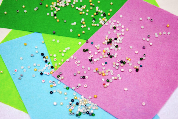 multicolored beads, beads for needlework, background with beads, close-up, colorful beads,  scattered beads. - Foto, Imagem
