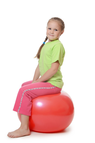 Little girl on a gymnastic ball - Foto, afbeelding