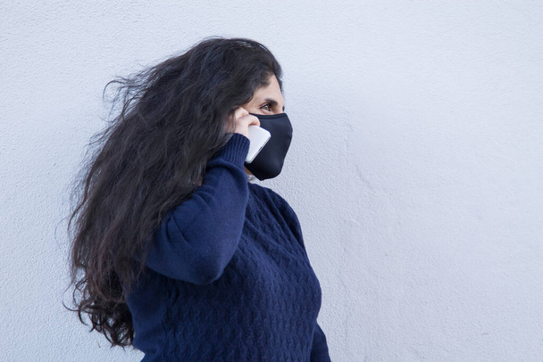 girl with surgical mask talking on the mobile phone - 写真・画像