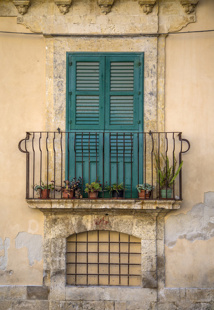 Vieja ventana siciliana
 - Foto, imagen