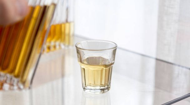 Алкогольні спирти та напої концептуальний фон, з копіювальним простором
 - Фото, зображення