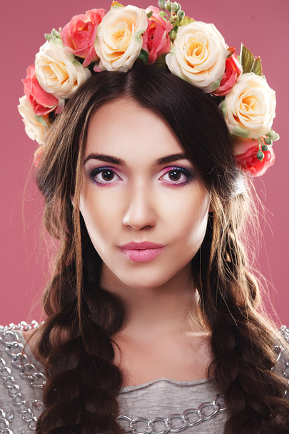 girl on a pink background with wreath - Фото, изображение