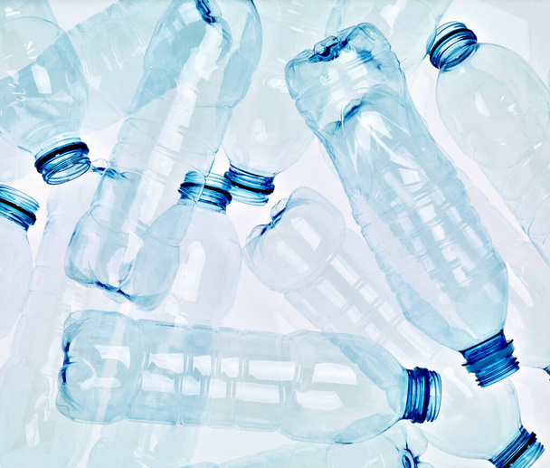 garrafa de plástico vazio recipiente de reciclagem transparente água ambiente beber bebida lixo - Foto, Imagem