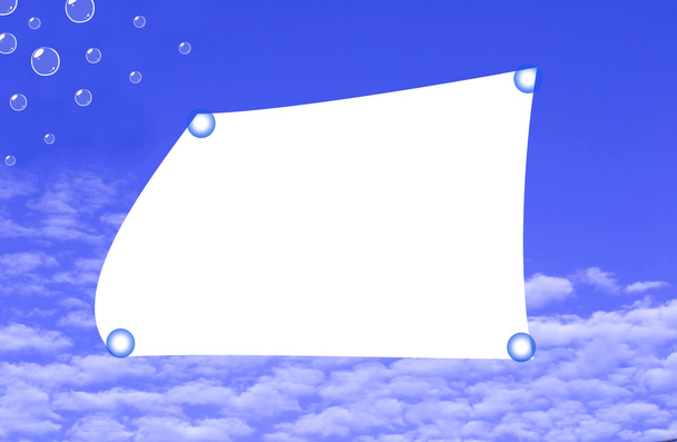 Fond bleu ciel avec de minuscules nuages - Photo, image