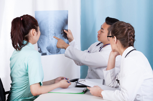 Group of doctors analyzing x-ray - Zdjęcie, obraz