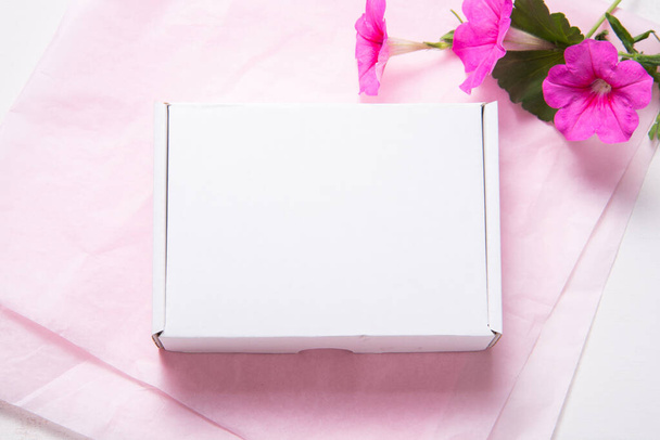 White Cardboard Carton box on pink tissue paper - Foto, immagini