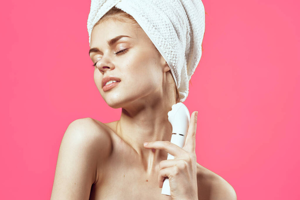 mujer bonita hombros desnudos piel clara tratamientos de spa cosmetología - Foto, imagen