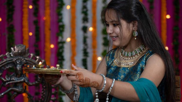 Famille indienne célébrant le festival Raksha Bandhan. - Photo, image