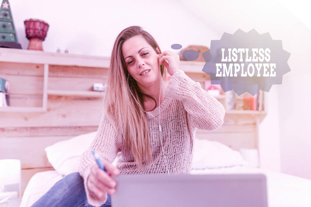 Sign displaying Listless Employee. Conceptual photo an employee who having no energy and enthusiasm to work Casual Internet Surfing, Student Researching Online Websites - Φωτογραφία, εικόνα