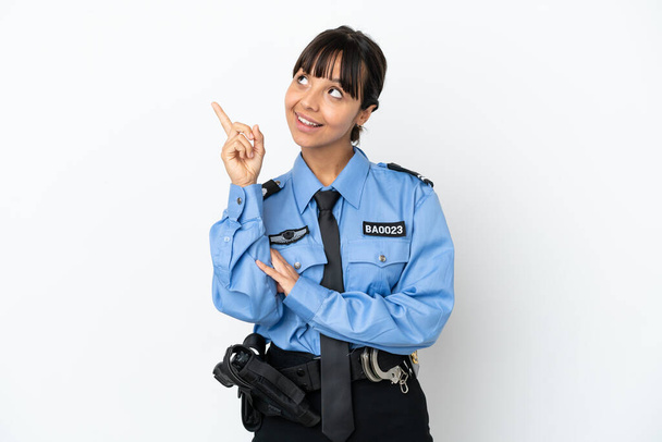 Nuori poliisi sekarotuinen nainen eristetty tausta osoittaa hyvä idea - Valokuva, kuva