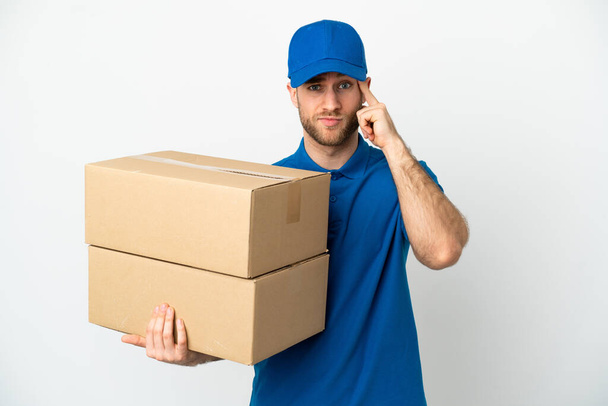 Delivery man over isolated white background thinking an idea - Фото, изображение