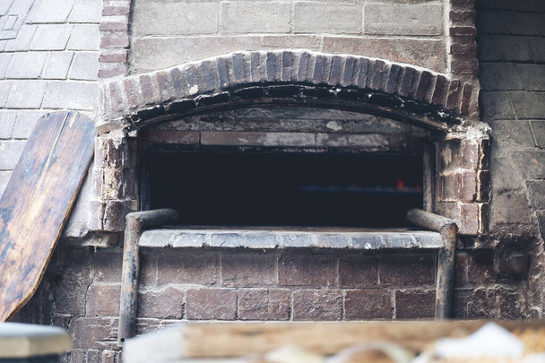 An old stone bread oven - Φωτογραφία, εικόνα