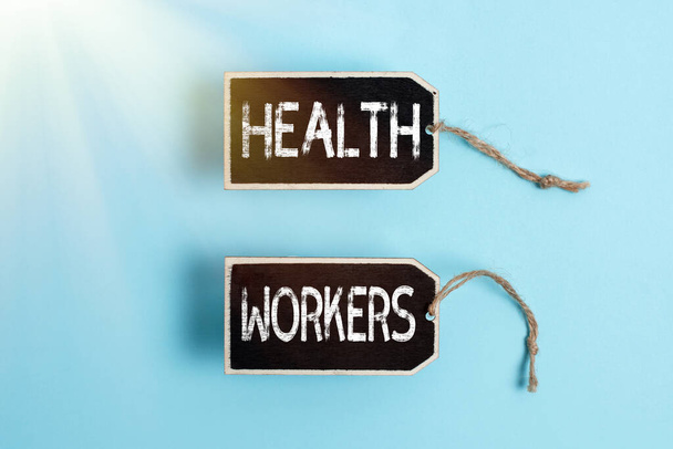 Вдохновение показывает знак "Работники здравоохранения". Бизнес-концепция, показывающая, чья работа по защите здоровья своих сообществ Коллекция пустых этикеток привязывается строкой для информации - Фото, изображение