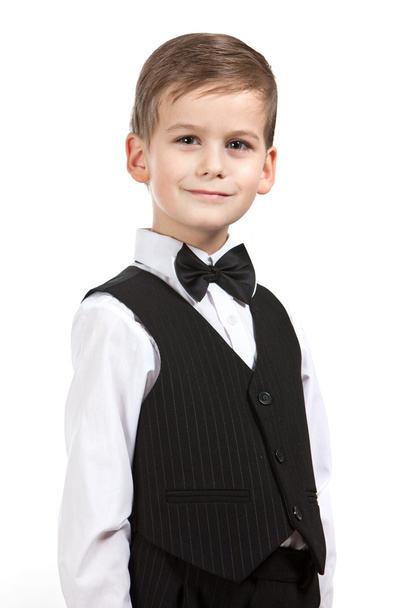 Хлопчик у костюмі посміхається ізольовано на білому тлі
 - Фото, зображення