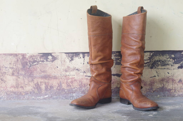 botas de cuero, botas hasta la rodilla, cuero, botas bohemaiam, vaquero, vaquera, zapato de cuero, botas marrones de mujer - Foto, Imagen