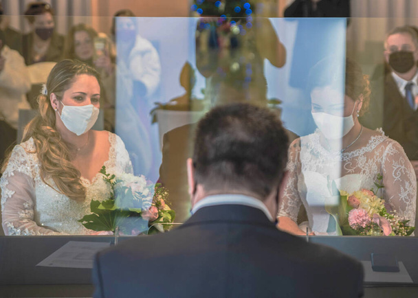 LA POBLA DE MAFUMET, SPAIN - Dec 12, 2020: LGBT wedding in times of pandemic - Foto, afbeelding