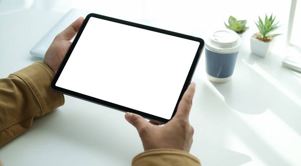 Simulacro de copia espacio en blanco concepto de pantalla de negocios de trabajo en la tableta - Foto, imagen