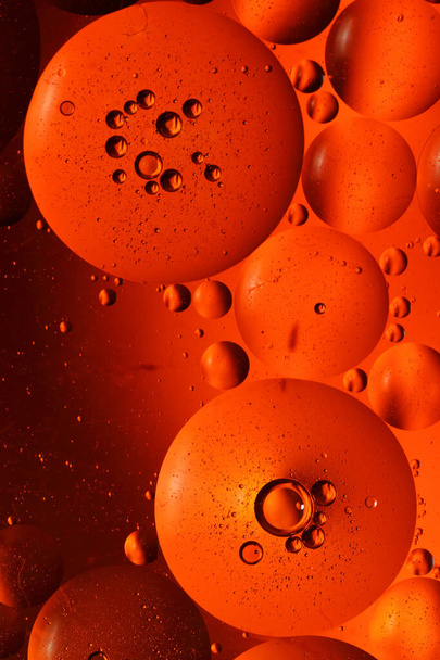oil bubbles with water on glass - Foto, imagen