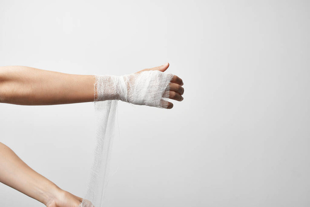 vendado brazo hierba dolor tratamiento hospitalización - Foto, imagen