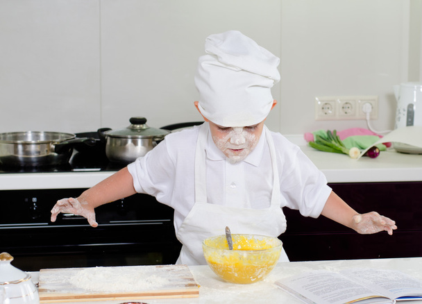 a szakácsok egységes aranyos kisfiú - Fotó, kép