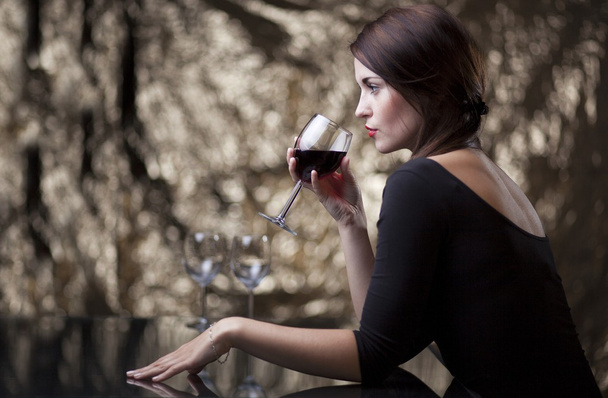 Glamour woman alone in luxury restaurant - Foto, Bild