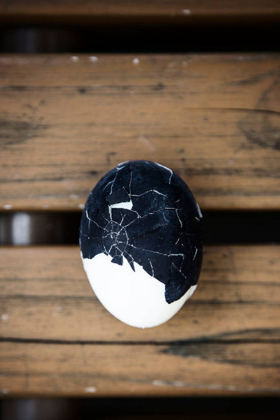 Owakudani fekete tojás Japánból. Azok kemény tojások a forró forrásokban.. - Fotó, kép