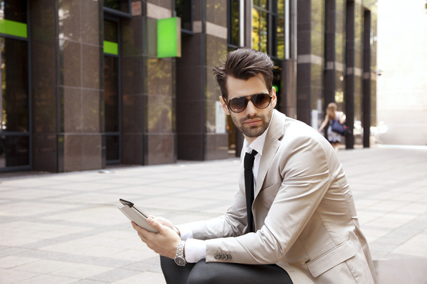 Modern businessman in front of business center - Foto, Imagen