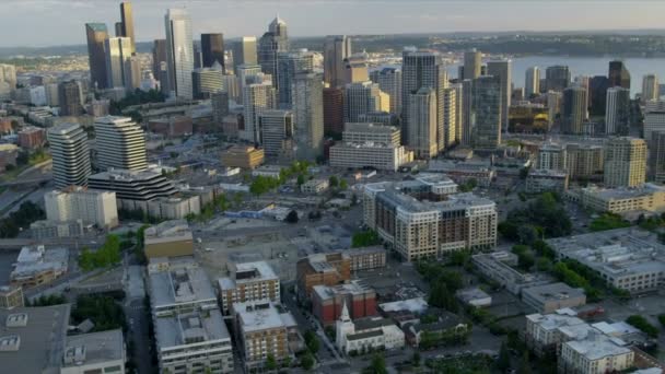 légi városkép kilátás nyílik a belvárosra felhőkarcolók seattle, Amerikai Egyesült Államok - Felvétel, videó