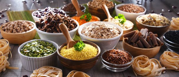 Composição com diferentes tipos de produtos alimentares secos - Foto, Imagem