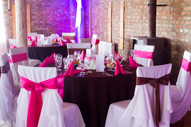 roze en paars licht bruiloft tabel - Foto, afbeelding