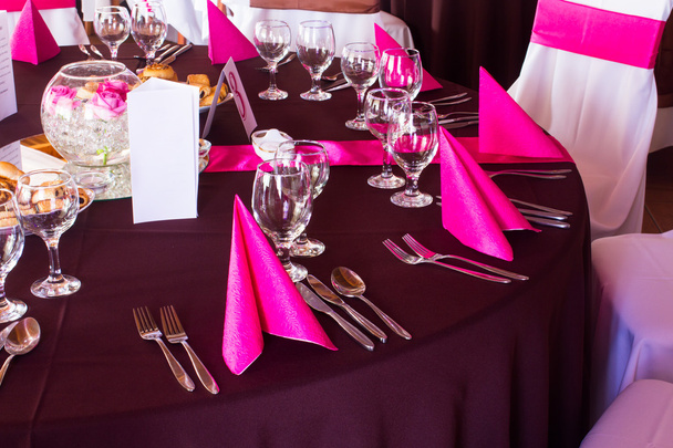 růžové a fialové světlo svatební stůl - Fotografie, Obrázek