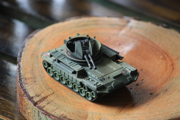 миниатюрный основной боевой танк для вашей коллекции и позволяет играть. - Фото, изображение
