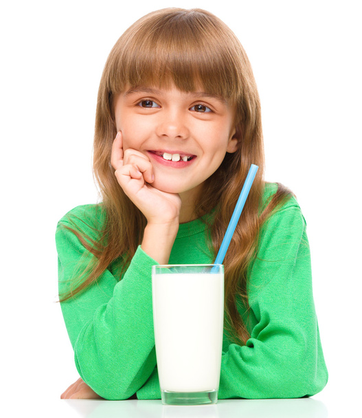 Cute little girl with a glass of milk - Foto, Imagem