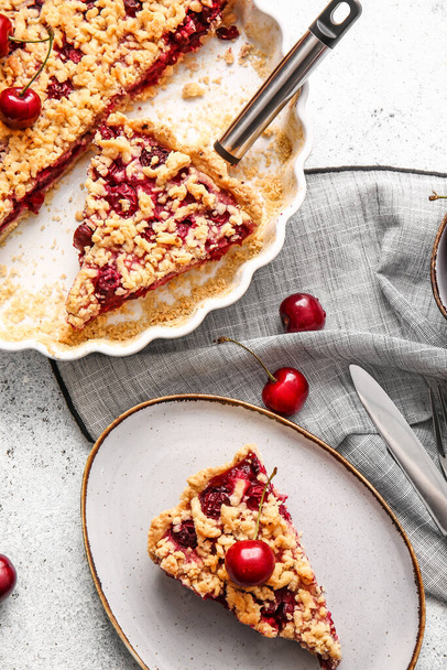 Plate with piece of tasty cherry pie on light background - Foto, imagen