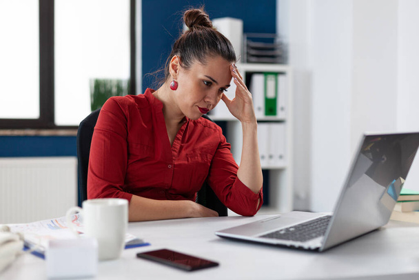 Angry frustrated upset businesswoman having problem with - Photo, Image