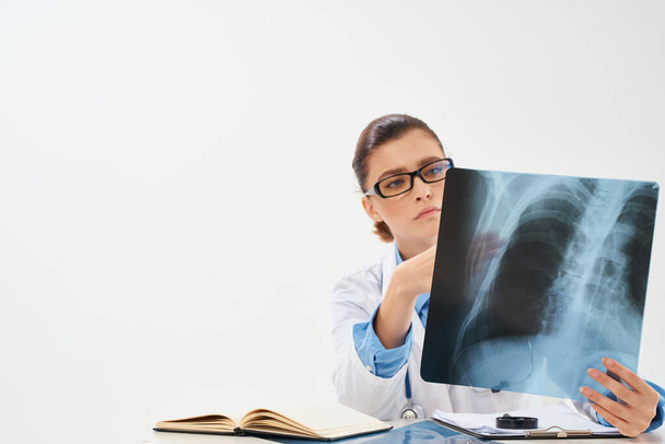 радіолог лікарняний огляд професійний рентген
 - Фото, зображення