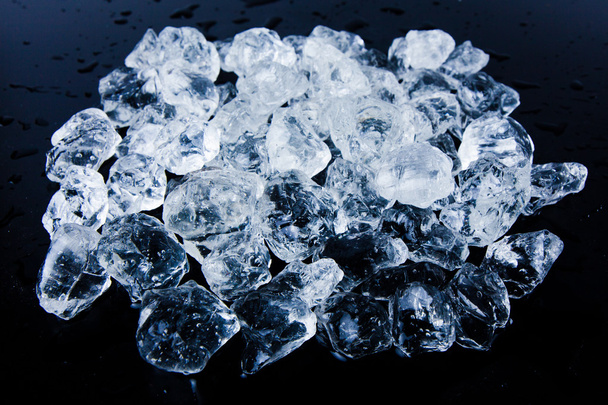 Красивые кубики льда. Белые кристаллы
 - Фото, изображение